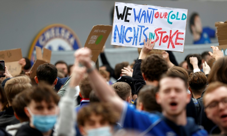Fans take Super League protests to Stamford Bridge Fans take Super League protests to Stamford Bridge